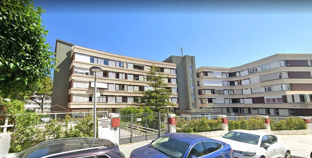 Salou, Piso De 3 Habitaciones Con Piscina. contacts